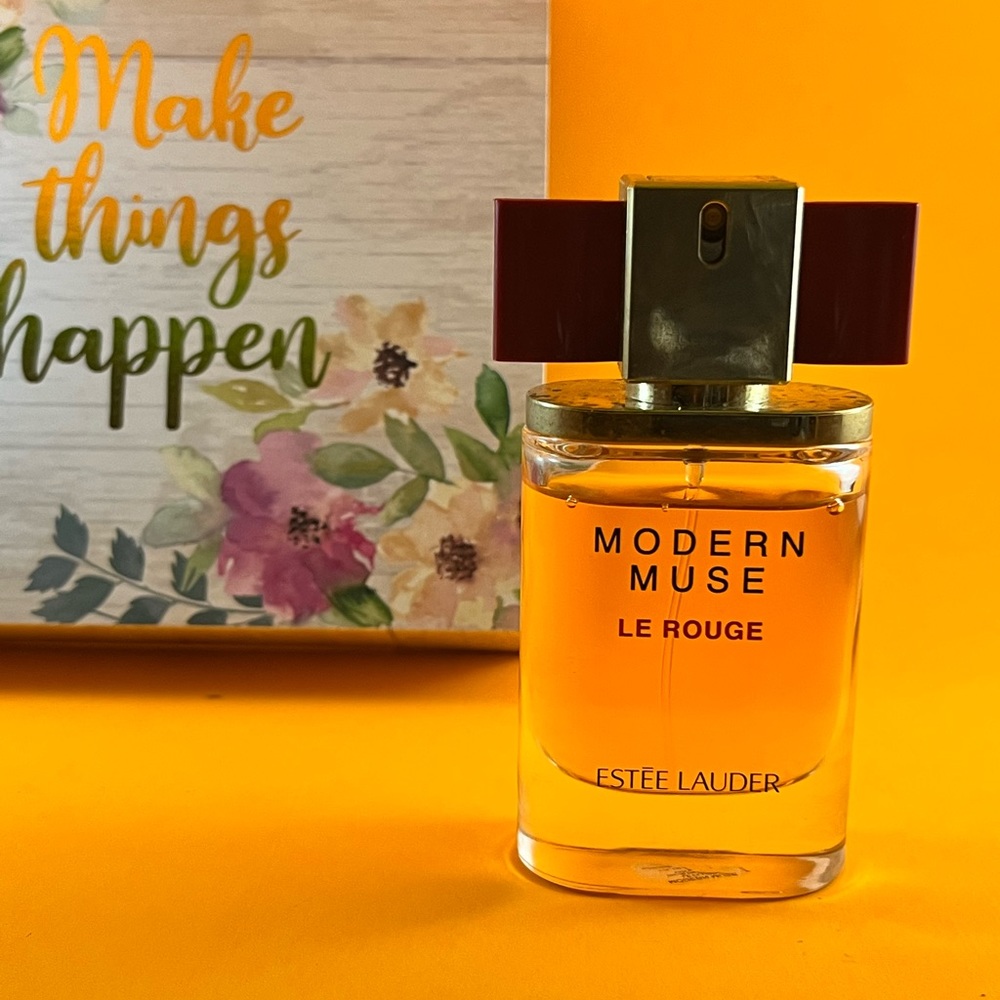 Estée Lauder
*** Used***Modern Muse Le Rouge Eau de Parfum Spray 1 oz.